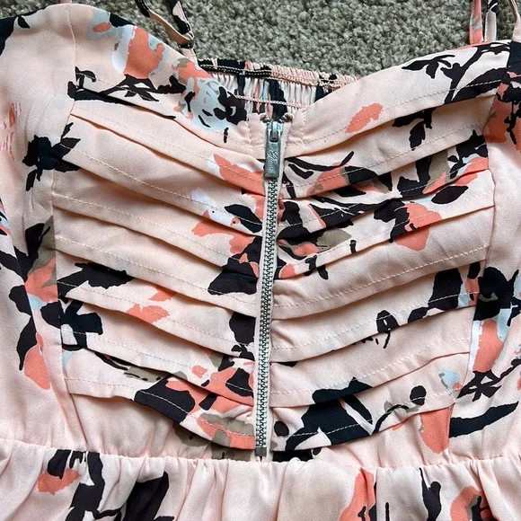 GUESS! - Picture 2 of 6